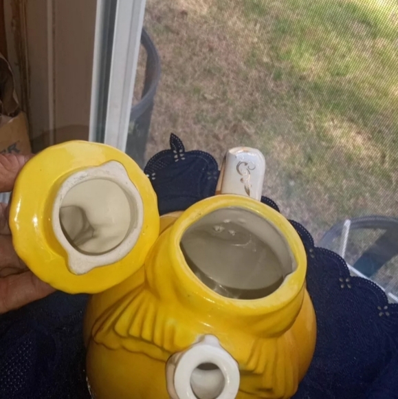 Unmarked Lady Tea Pitcher - Picture 4 of 4